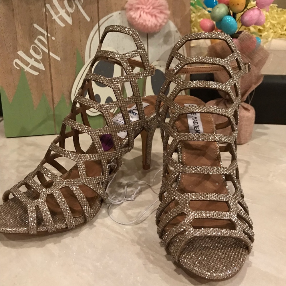 STEVE MADDEN strap heels